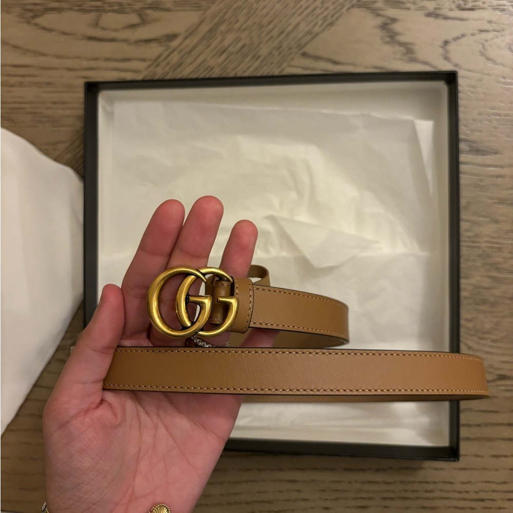 GUCCI THIN BELT WITH DOUBLE G BUCKLE